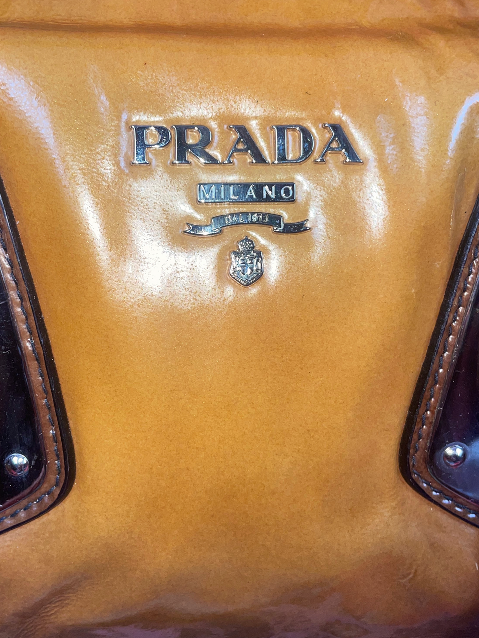 PRADA Nudo/Nero Vernice Sfumata Bauletto Bag